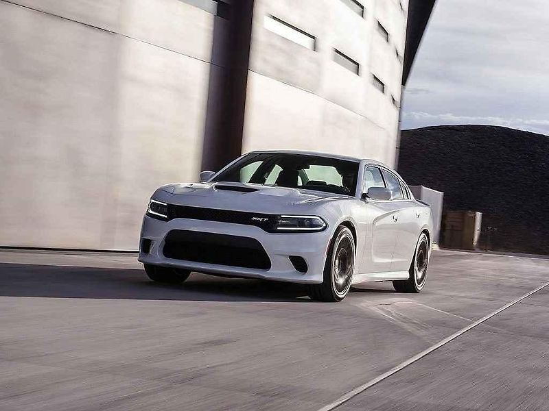 Dodge Charger SRT Hellcat.