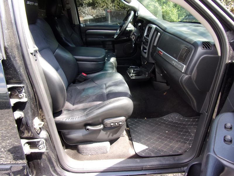 Dodge RAM (2005) SRT - 10 VIPER 8.3i V10 372kW  - fotka 18 z 19