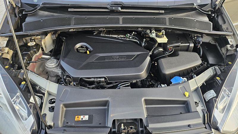 Ford Galaxy  1.6i Turbo - Titanium 7míst - fotka 22 z 25