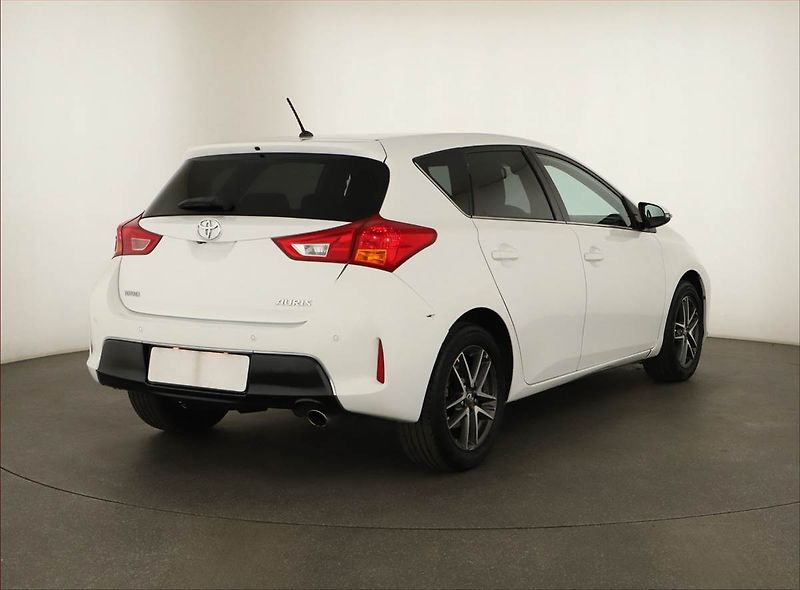 Toyota Auris (2015) 1.6 Valvematic, ČR,1.maj - fotka 5 z 17