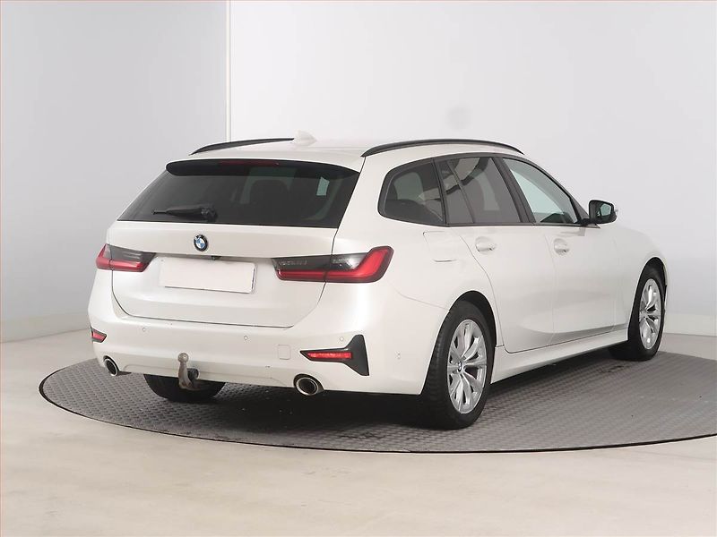 BMW Řada 3 (2020) 320 d xDrive, 4X4, Automat - fotka 5 z 20