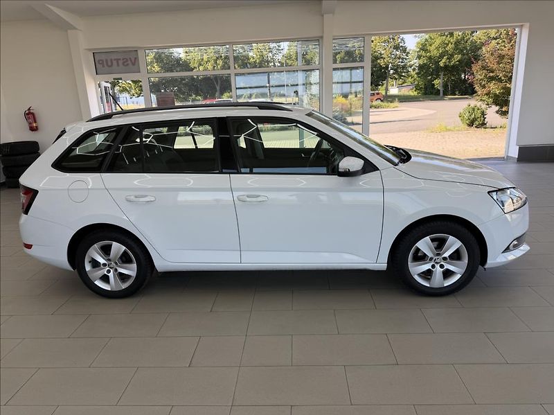 Škoda Fabia 1,0 TSI, tažné, LED, CarPlay - fotka 6 z 35