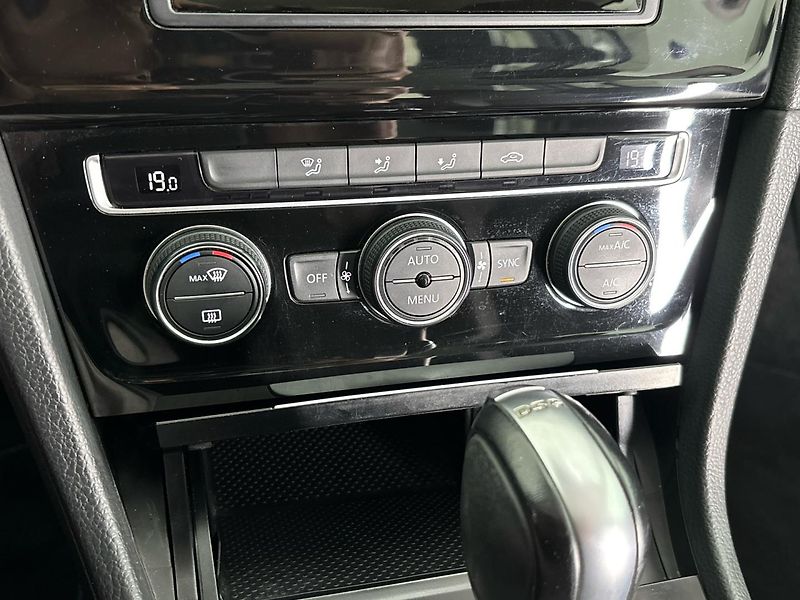 Volkswagen Golf Highline DSG - fotka 19 z 28