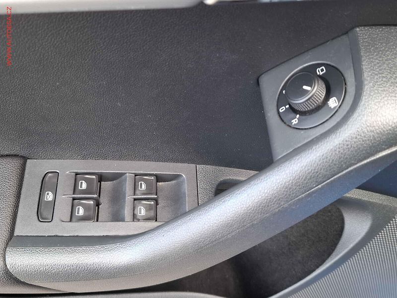 Škoda Octavia (2013) 2.0 TDi, 2.maj, AC, TZ - fotka 17 z 21