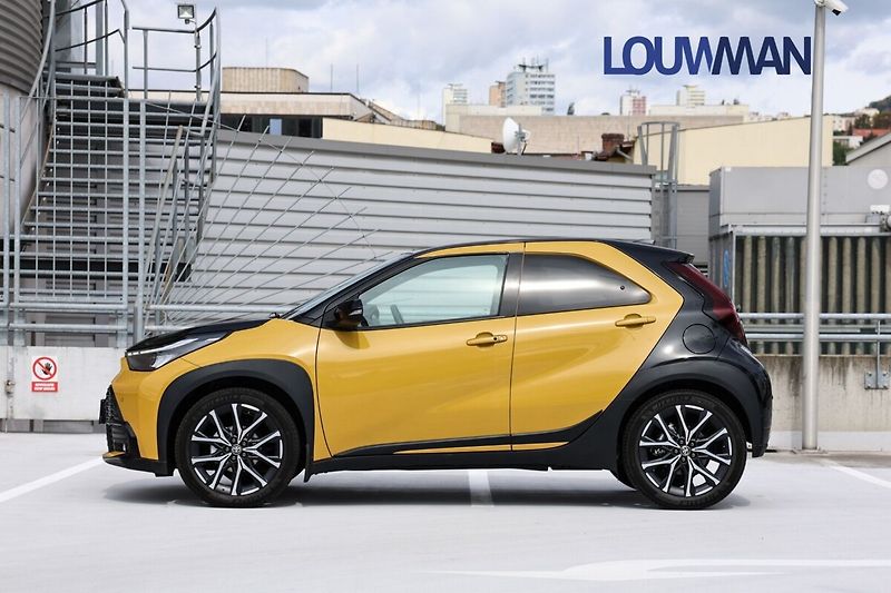 Toyota Aygo 1.5HEV GR SPORT - fotka 3 z 25
