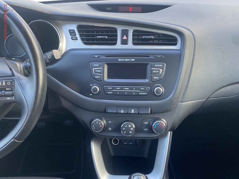 Kia Ceed (2013) 1.6 GDi, AC, TZ - fotka 12 z 16