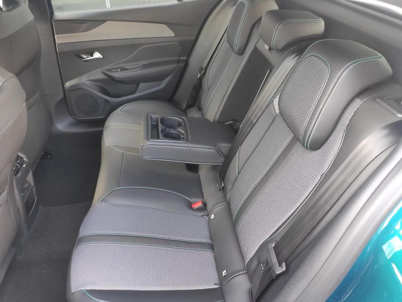 Peugeot 408 (2026) ALLURE Hybrid 145k  4 kamery - fotka 5 z 28