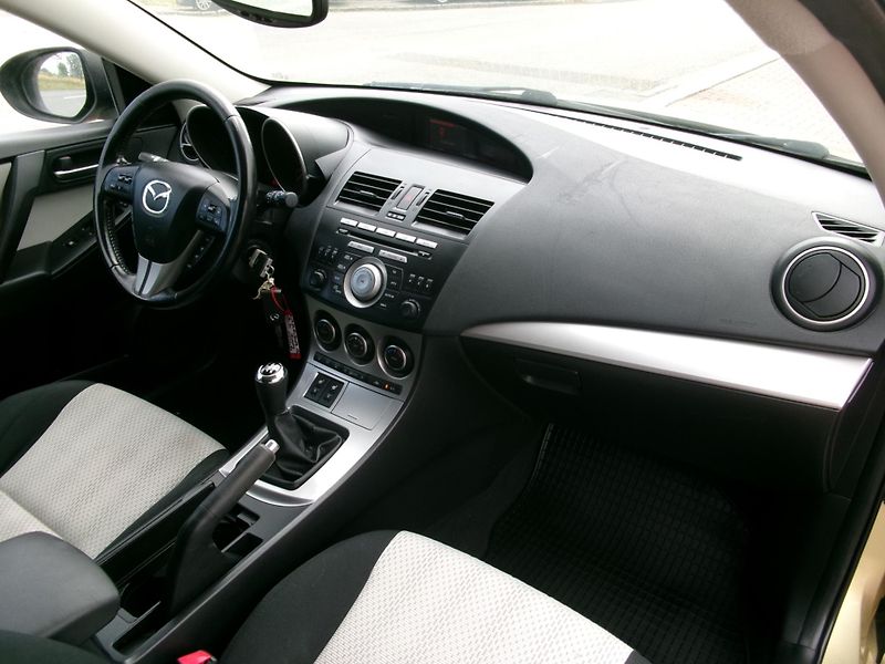 Mazda 3 (2009) 1,6i AC NAVI TEMP VÝHŘEV - fotka 29 z 31