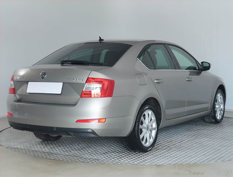 Škoda Octavia (2014) Style 1.4 TSI, Kůže, Navi - fotka 5 z 18