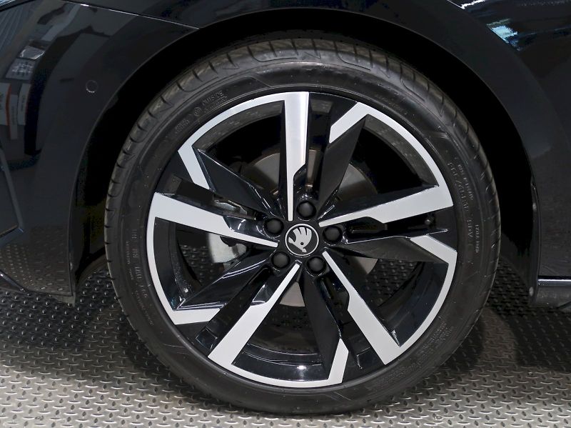 Škoda Scala (2025) MONTE CARLO 1.5TSI 110KW DSG - fotka 12 z 40