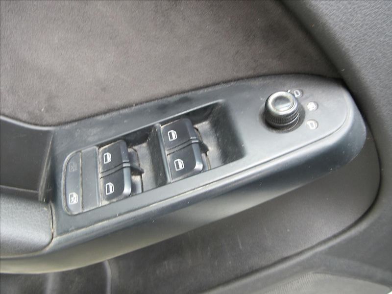 Audi A4 2,0 TFSi 155Kw S-Line, 4x4, VA - fotka 21 z 23