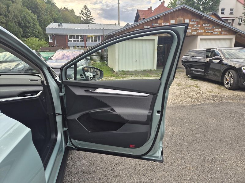 Škoda Enyaq 150kw, iV80 19ALU SOH 90% - fotka 38 z 44