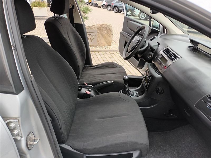 Citroën C4 1,4 i,65kw,ČR,1MAJ,KLIMA, - fotka 20 z 29