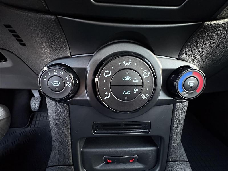 Ford Fiesta 1,2 i 60kW CZ,5Dv,Klima,Výhřev - fotka 9 z 24