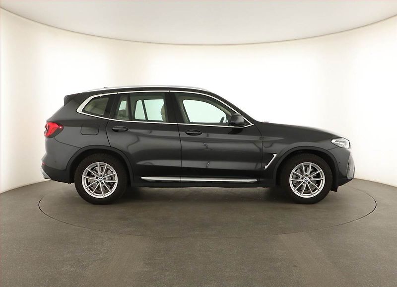 BMW X3 (2023) xDrive20d - fotka 6 z 19