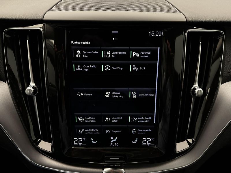 Volvo XC60 B4 AWD MOMENTUM AUT REZERVACE - fotka 34 z 45