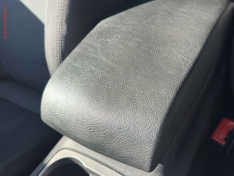 Ford S-MAX (2007) 1.8 TDCi, AC, tažné - fotka 15 z 17