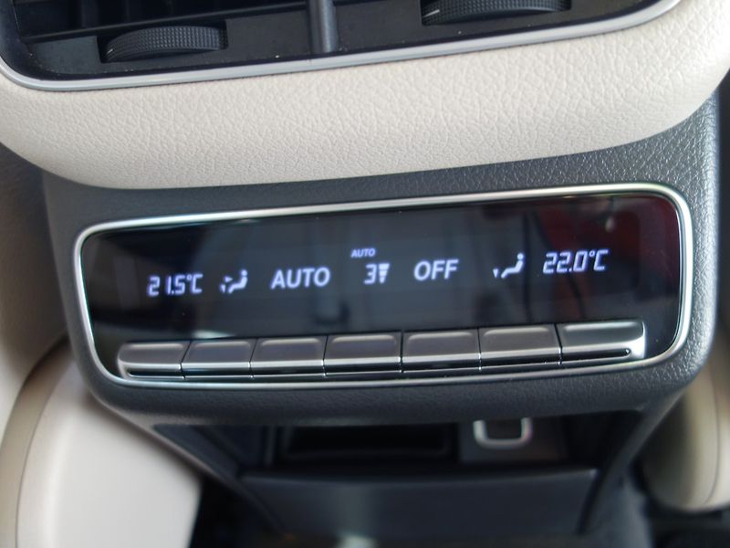 Mercedes-Benz GLS (2020) 350D*4M*WEBASTO*MASÁŽ*69000KM! - fotka 44 z 50