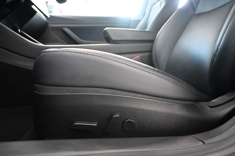 Tesla Model 3 (2020) LED 360 RWD Kamera Range Plus - fotka 26 z 33