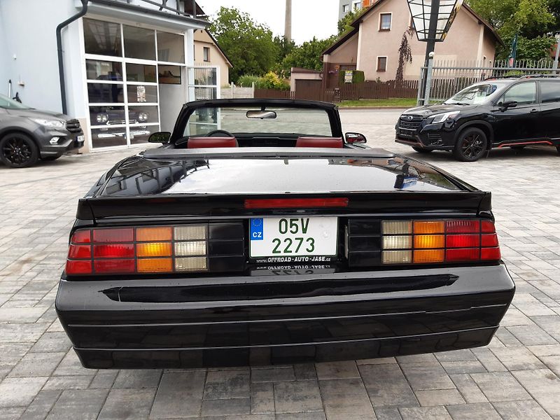 Chevrolet Camaro (1989) Z28 5,0V8 ConvertibleREZERVACE - fotka 6 z 28