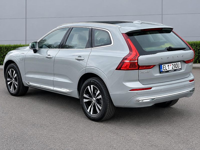 Volvo XC60 (2025) T6 RECHARGE PHEV 4WD ČR 1.maj  - fotka 3 z 46