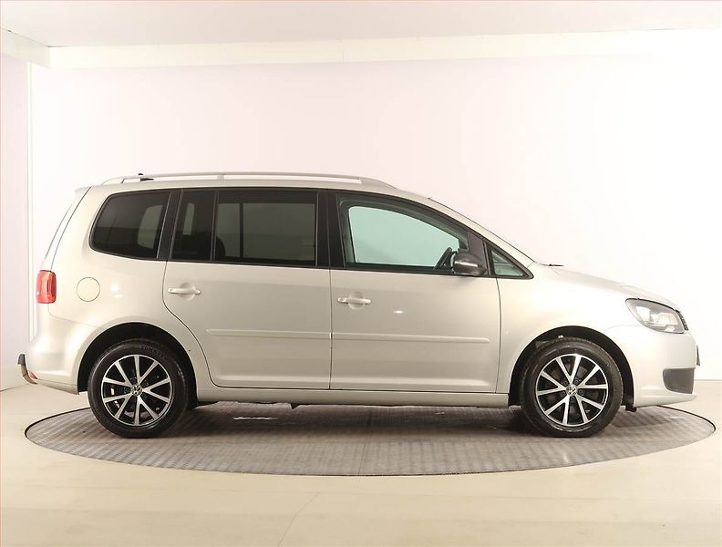 Volkswagen Touran (2011) Comfortline 2.0 TDI, Automat - fotka 6 z 23