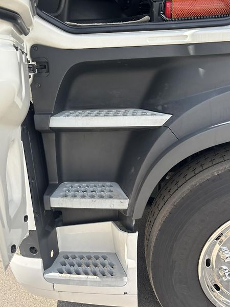 Volvo FH 13 500 EURO 6 - fotka 17 z 28