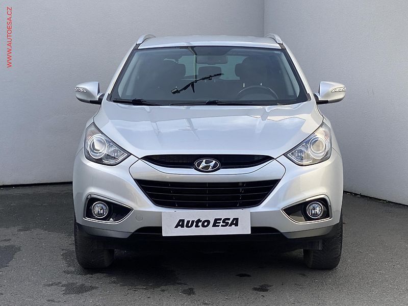 Hyundai ix35 (2013) 2.0 CRDi 4x4, AC, výhřev sed - fotka 2 z 17