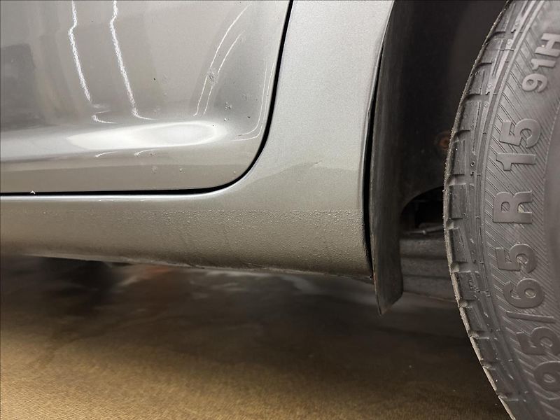 Volkswagen Touran 1,6 i 75kW AC NOVÉ PRAHY APOD. - fotka 28 z 29