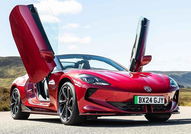 Silný motor, mořská pláž a dobrá nálada. Tak si představujeme život s kabrioletem.