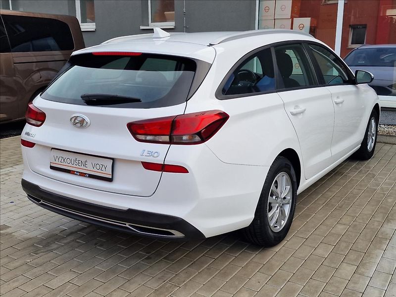 Hyundai i30 1.6 CRDi Comfort,ČR,1.Majitel - fotka 10 z 49