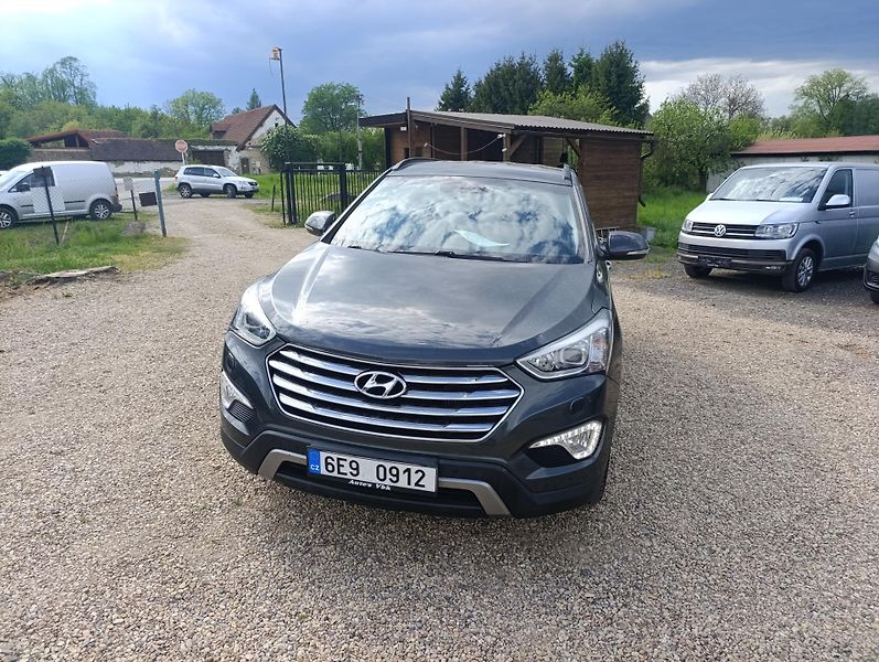 Hyundai Grand Santa Fe (2015) 2.2 CRDi 4x4 6míst tažné - fotka 3 z 20