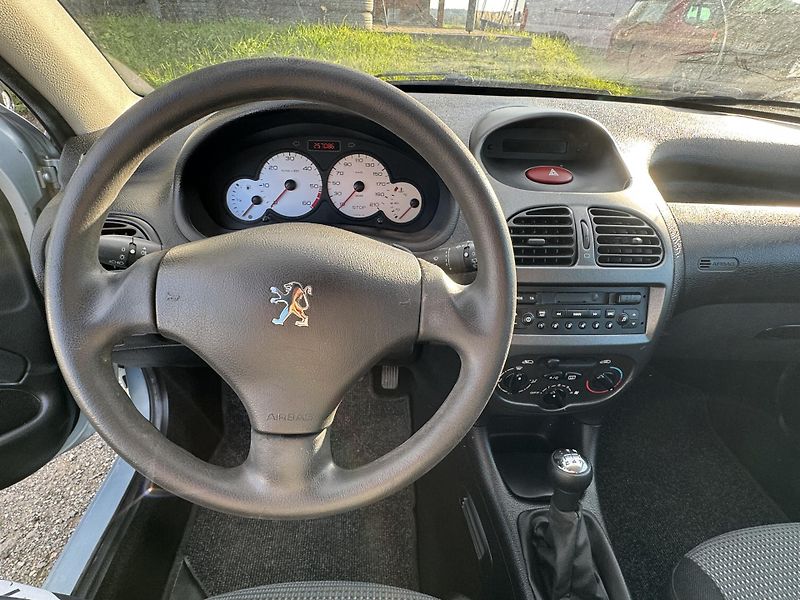 Peugeot 206 1.4 HDI SW - fotka 11 z 15