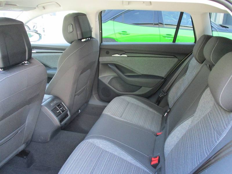 Škoda Superb Combi Selection 2,0TDI 110kW D - fotka 10 z 13