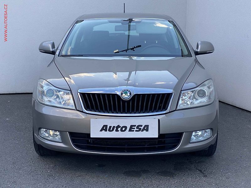 Škoda Octavia (2011) 1.2 TSi, Ambiente, TZ - fotka 2 z 17