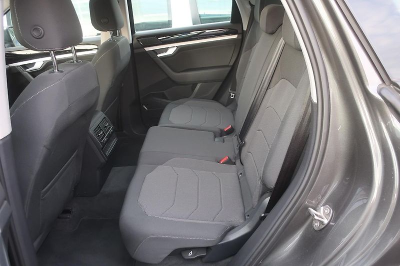 Volkswagen Touareg 3.0TDI V6 8°AT 4x4 Tažné ČR - fotka 25 z 35