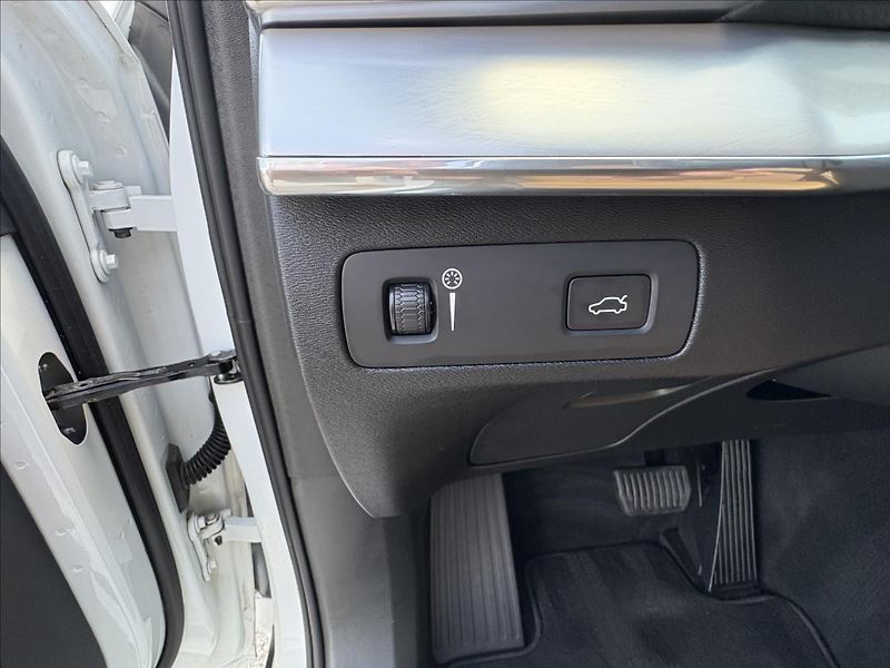 Volvo XC90 2,0 D5 173kW,Led,Kůže,ACC,1Maj - fotka 5 z 41