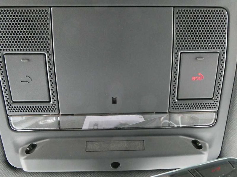 Land Rover Defender 110 3,0 X-Dynamic SE D250 - fotka 32 z 40