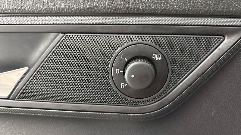 Škoda Fabia 1.0 TSI Black Combi - fotka 22 z 24