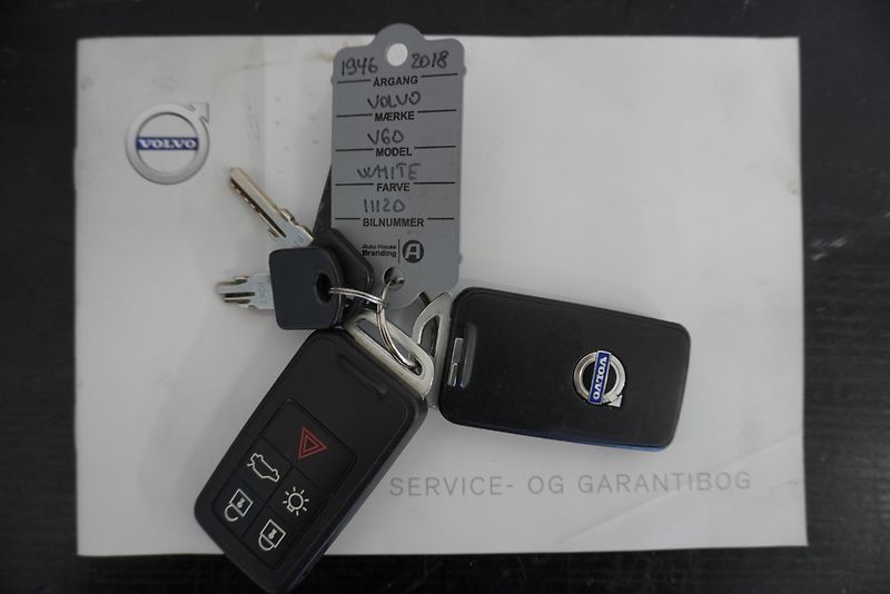Volvo V60  2,0 T4 R-DESIGN AUTOMAT - fotka 29 z 33