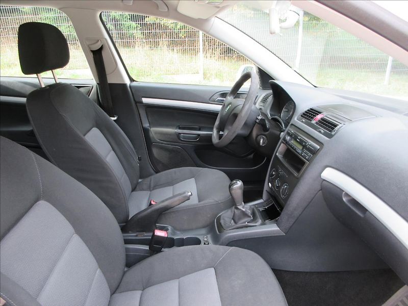 Škoda Octavia 1,6 i, 85Kw, Klima, Tažné. Nov - fotka 13 z 29