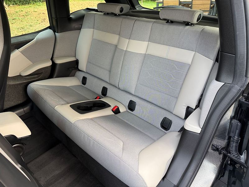 BMW i3 i3S 94Ah Kessy ACC Panorama - fotka 10 z 32