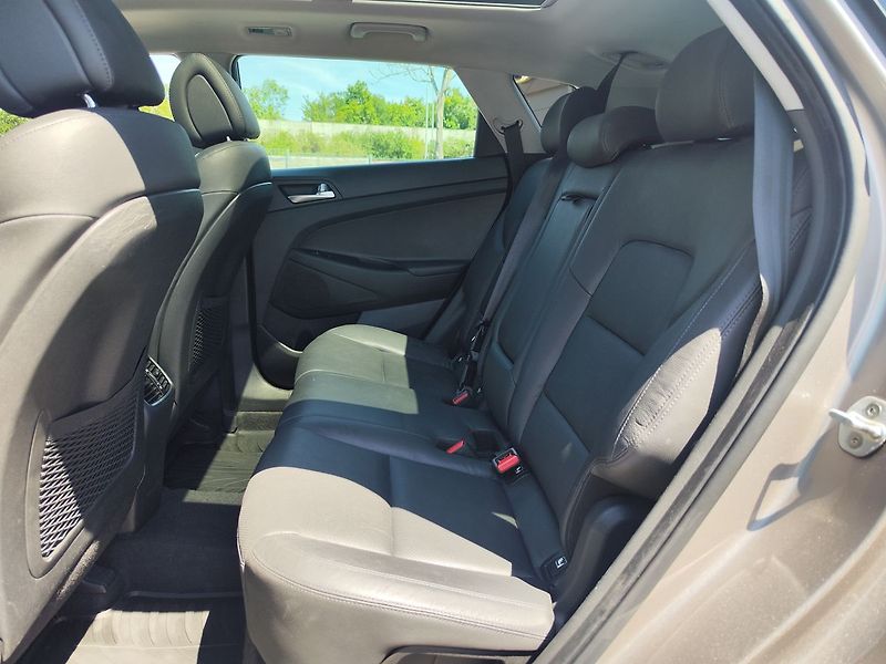 Hyundai Tucson 2.0 CRDi/136kW Premium AT 4x4 - fotka 15 z 37