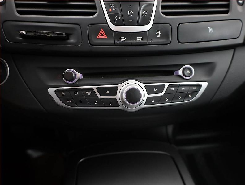 Renault Laguna (2011) 2.0 DCi, po STK, Tažné - fotka 11 z 19