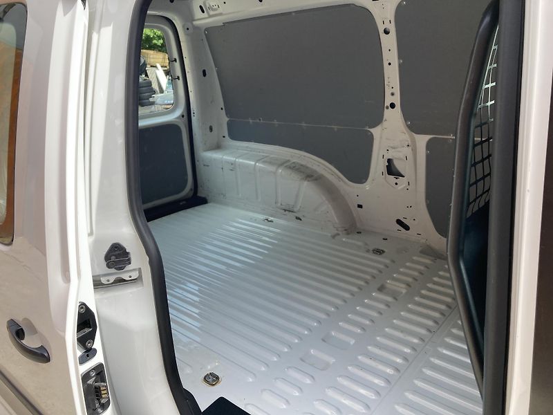 Volkswagen Caddy (2016) MAXI  2,0TDi VAN  -DPH - fotka 11 z 17