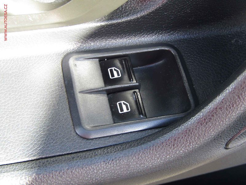 Škoda Fabia (2011) 1.6 TDi, 2.maj,ČR, El.výbava - fotka 12 z 14