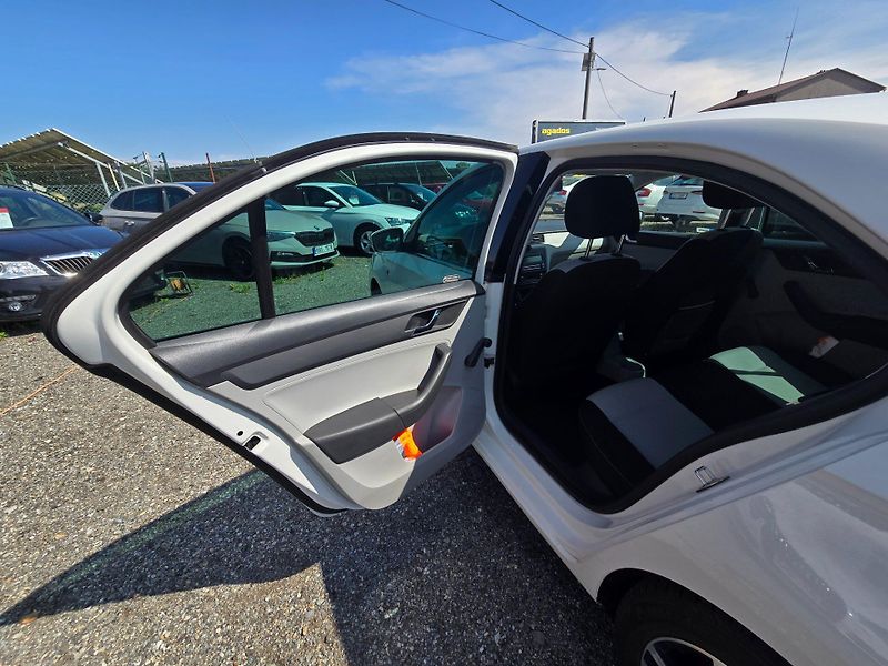 Škoda Rapid (2013) 1.2 TSi 63KW aut.klima - fotka 11 z 23
