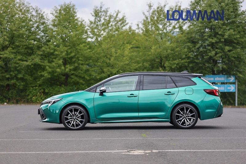 Toyota Corolla 2.0L HEV CVT GR SPORT - fotka 3 z 26