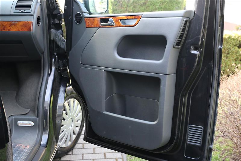 Volkswagen Multivan 2,5 TDi, Tažné , Klima - fotka 26 z 40