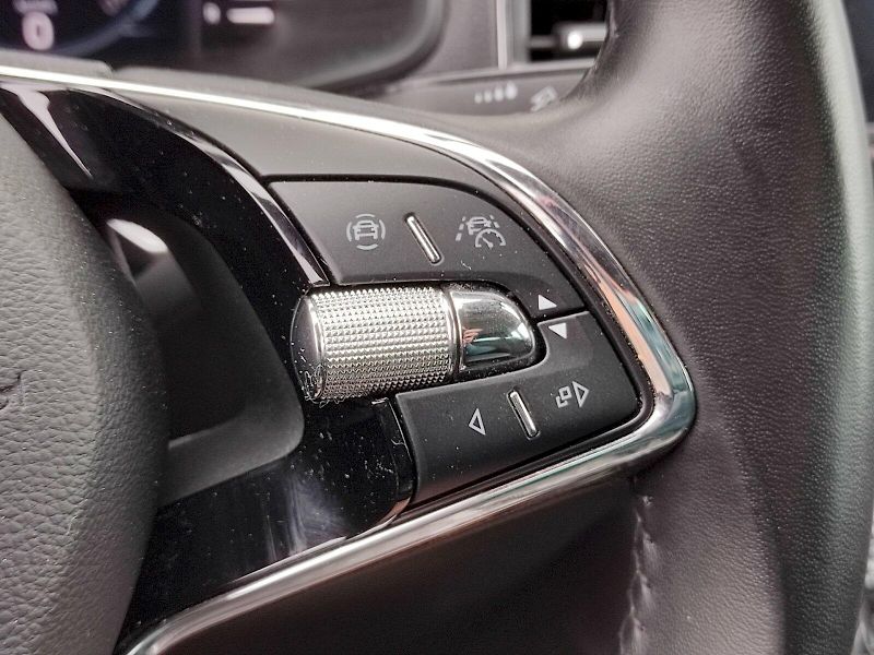 Škoda Karoq (2023) Ambition - Business 2,0 Tdi 85 - fotka 31 z 38